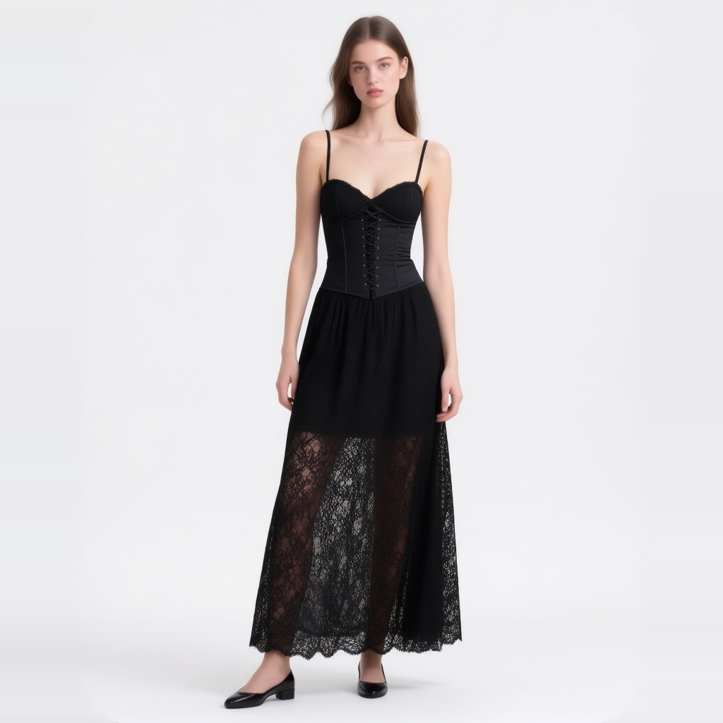 Robe longue noire en dentelle à taille corsetée et fines bretelles (Murci)