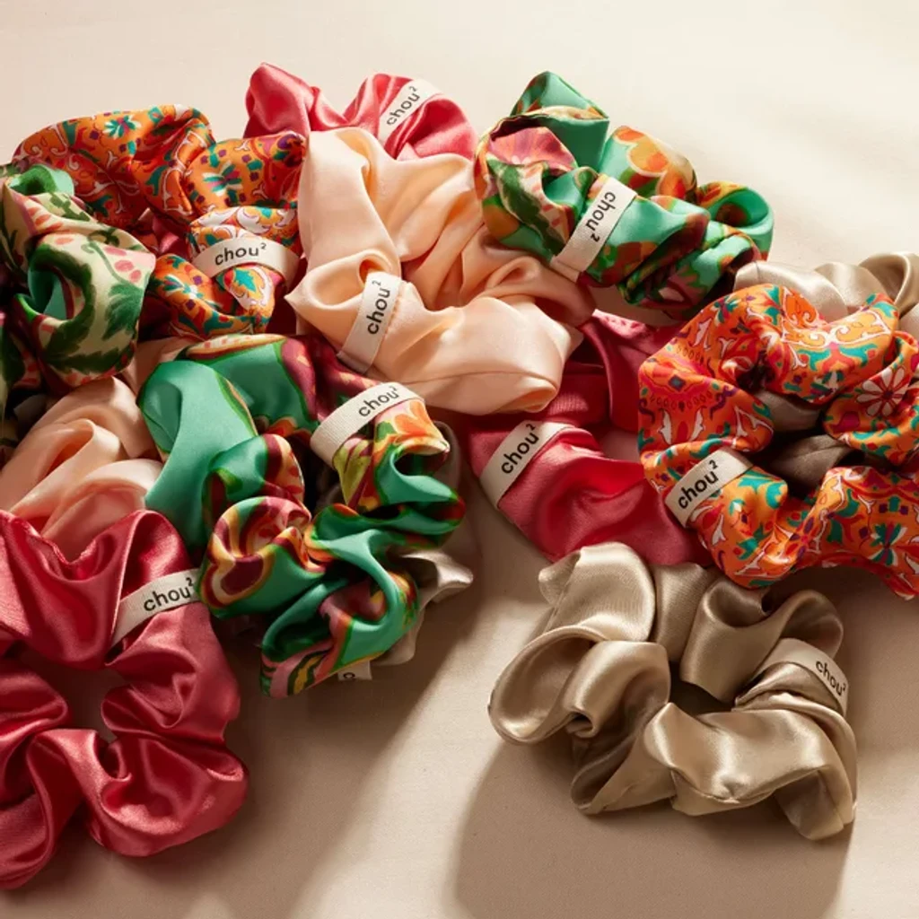Chouchou en satin pour nouer les cheveux le soir