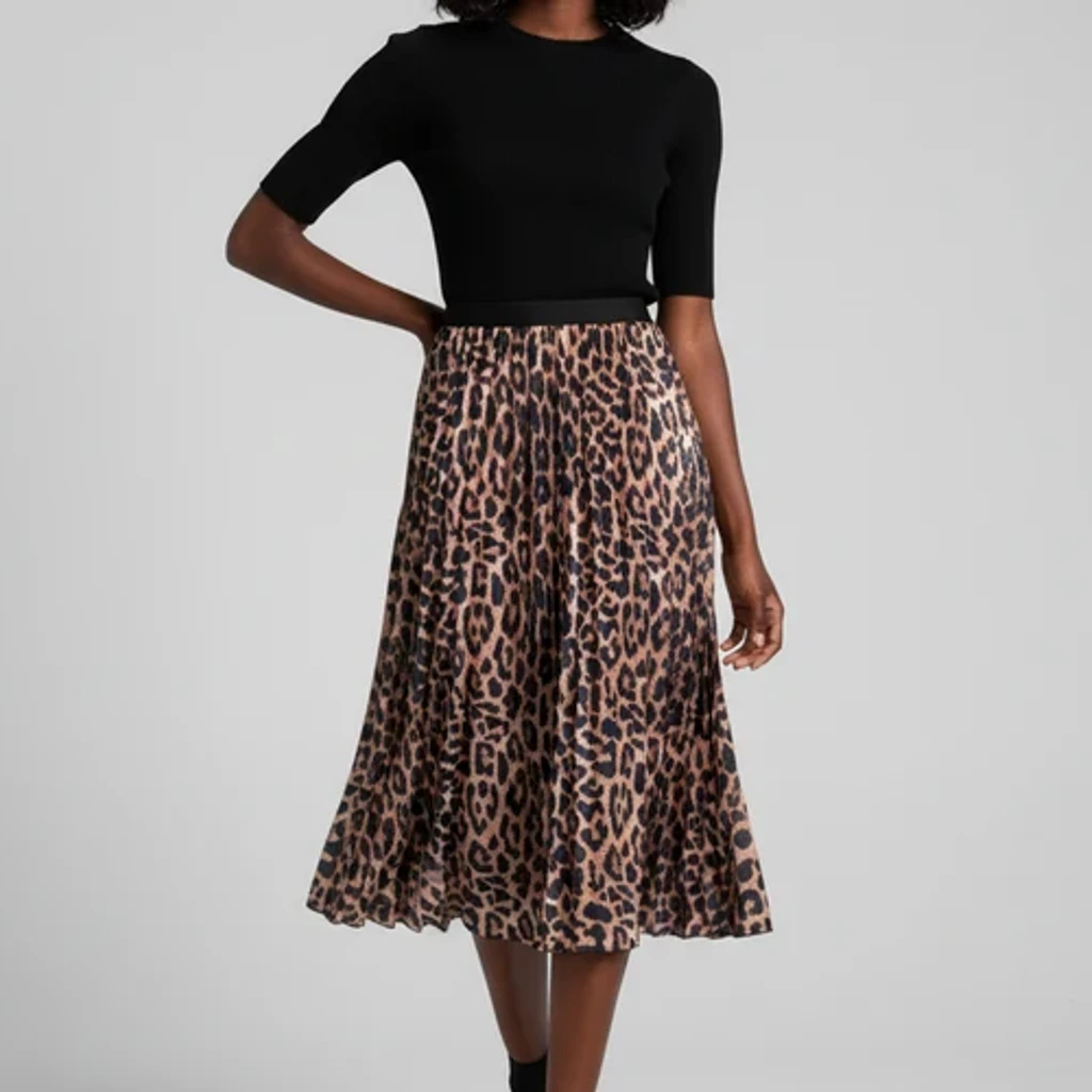 Midi leopard-print skirt in fluid satin, the product as worn by the model