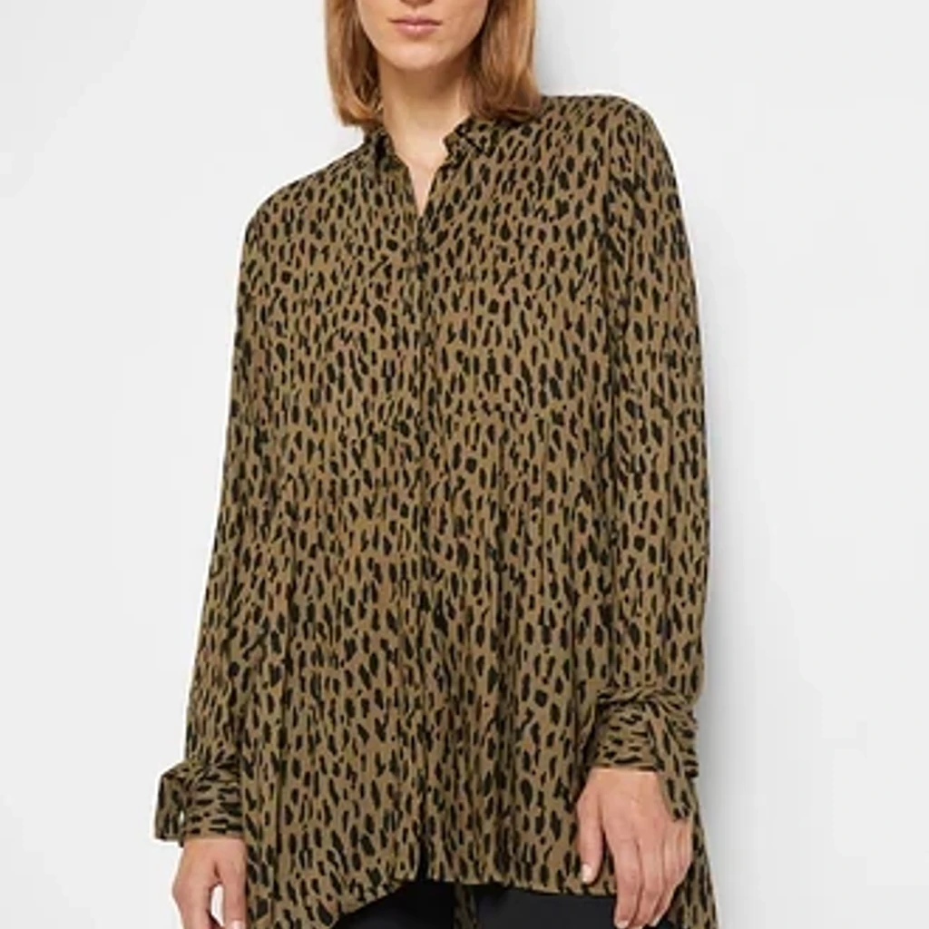 Blouse in a small leopard print, the product as worn by the model