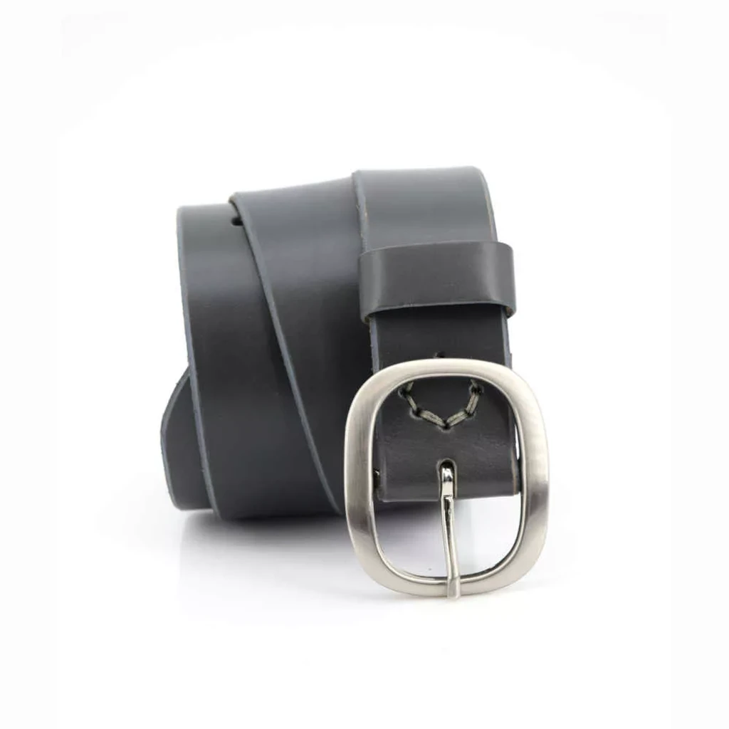 ceinture large de quatre à cinq centimètres