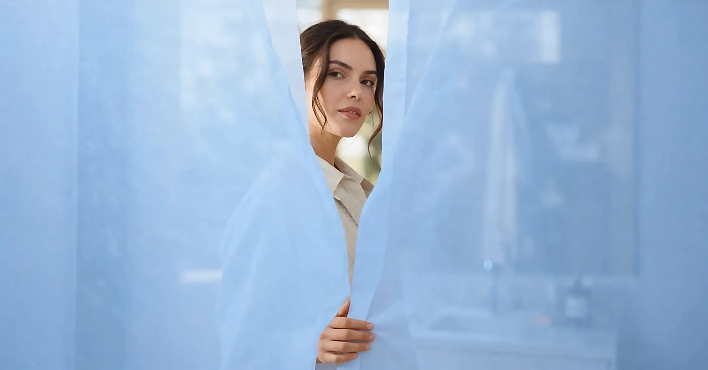 Prendersi cura del cuoio capelluto tra uno shampoo e l'altro: assorbire, esfoliare e lenire senza moltiplicare gli shampoo