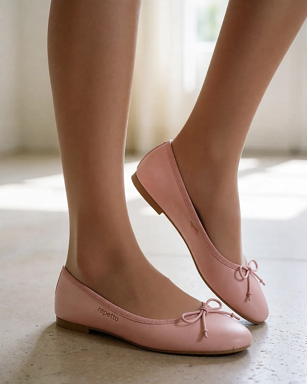 Sabrinas Repetto modelo Beauty calçadas, laço assinatura visível